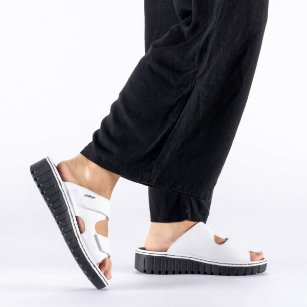 Klapki damskie Rieker V1392-80 WHITE
