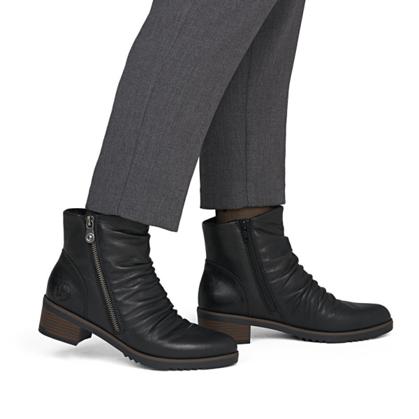 Botki damskie Rieker Y0556-00 BLACK